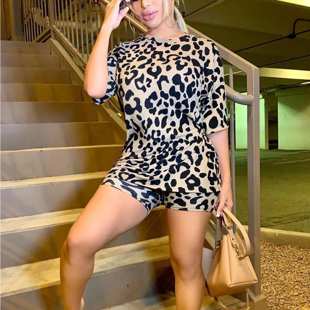 Fashion Nova Leopard Print Women Shorts Set - Picture 2 of 4